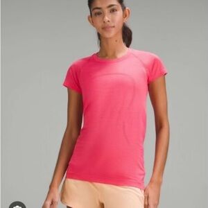 Swiftly Tech Short-Sleeve Shirt 2.0 
Hip Length in lipgloss